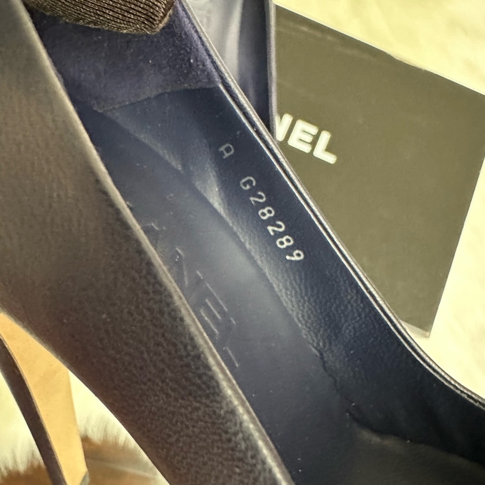 Auth Chanel Heels 👠 Excellent condition - Picture 13 of 17
